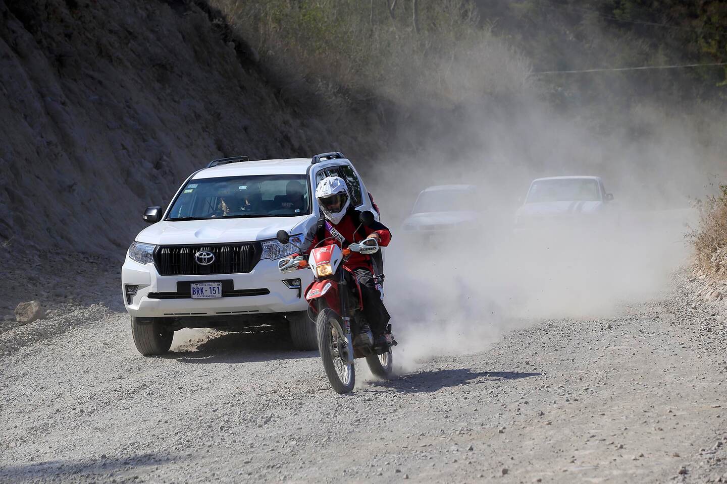 20/03/2019 Monteverde. Recorrido por carretera para ver estado actual, a propósito de nuevo plan para asfaltar esta vía. El polvazal que levantan los vehiculos es cosa de todos los días. Foto: Rafael Pacheco