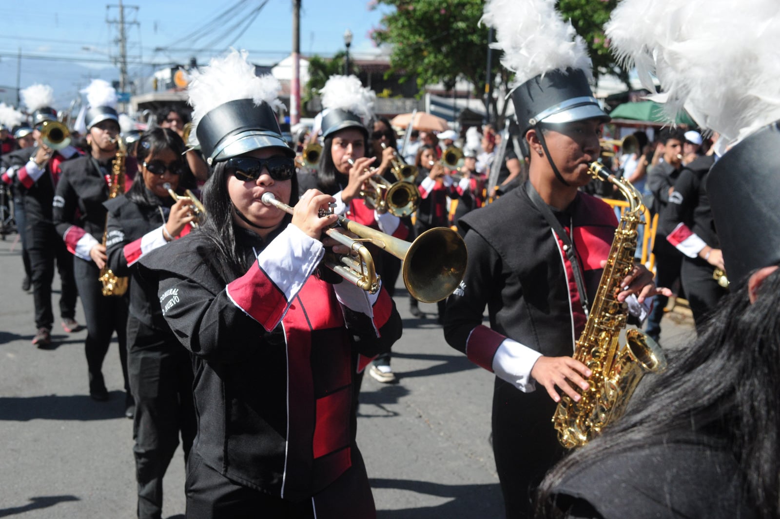 27 bandas, entre estudiantiles y comunales, desfilaron por Alajuela este 11 de abril. Foto: Jorge Navarro