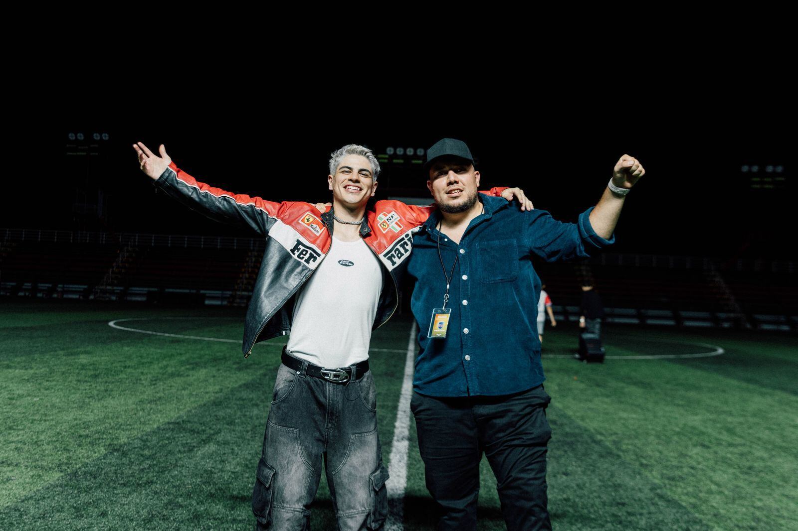 Jiménez empezó a trabajar con su primo Disto en 2016, tras haber crecido cerca de la música.