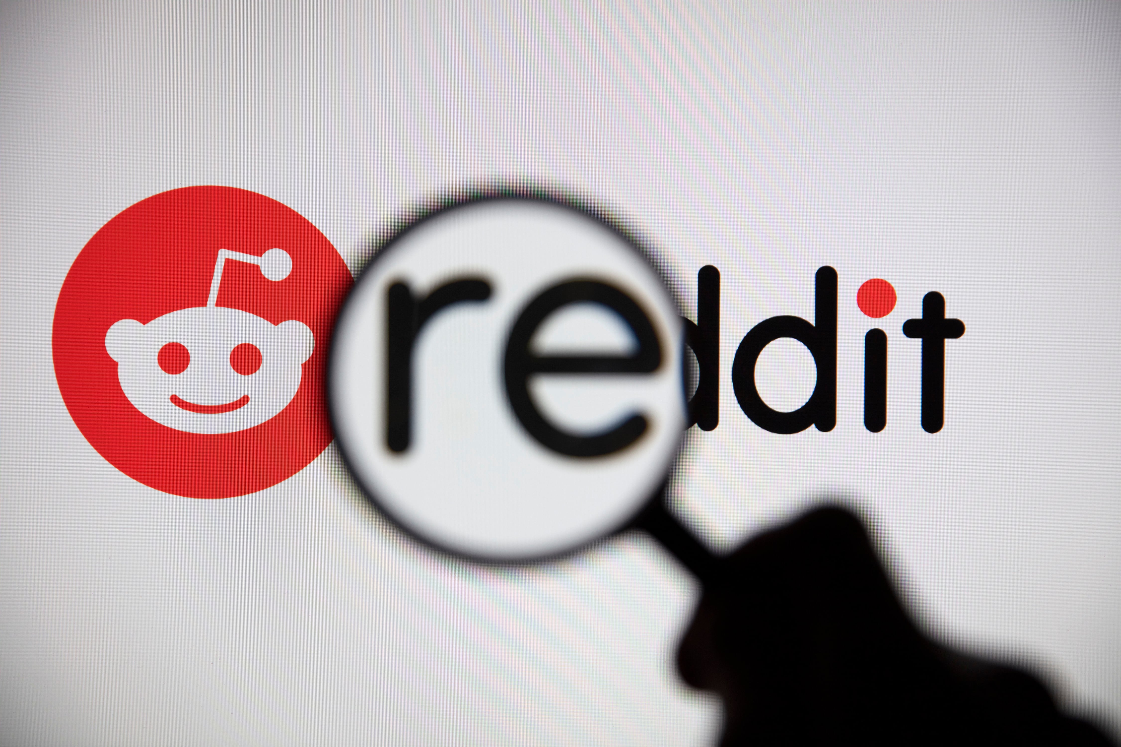 En la imagen el logo de reddit