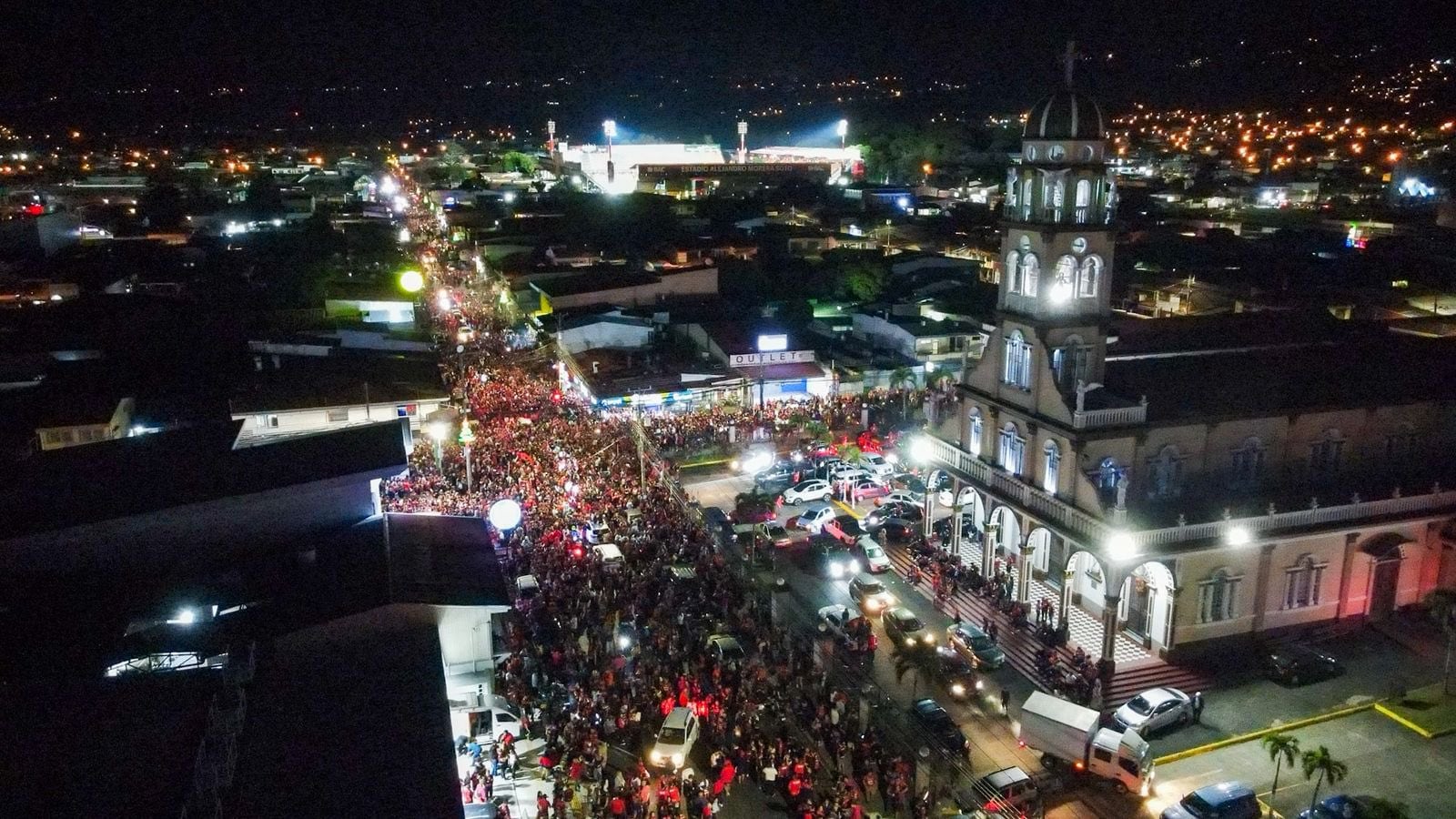La afición de Liga Deportiva Alajuelense se tiró a la calle para festejar su estrella 31.
