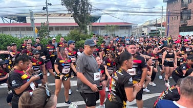 Heredia se lanzó a las calles para celebrar su carrera atlética