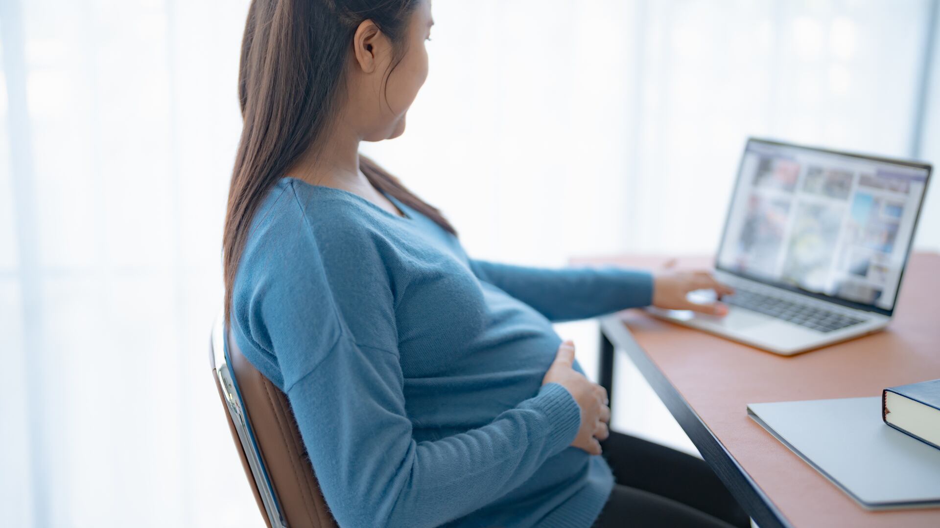 Los bebés muestran actividad cerebral al escuchar idiomas oídos en el útero, incluso si no son su lengua materna, según un estudio en Canadá.Los bebés muestran actividad cerebral al escuchar idiomas oídos en el útero, incluso si no son su lengua materna, según un estudio en Canadá.