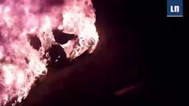 Incendio acabó por completo con vehículo liviano de cuatro pasajeros en Moravia