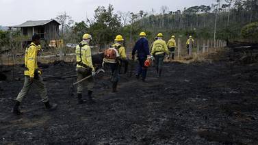 El humo ahoga el norte de Brasil mientras los incendios en la Amazonía se enfurecen