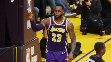 LeBron James supera a Michael Jordan pero Lakers no levantan cabeza en la NBA