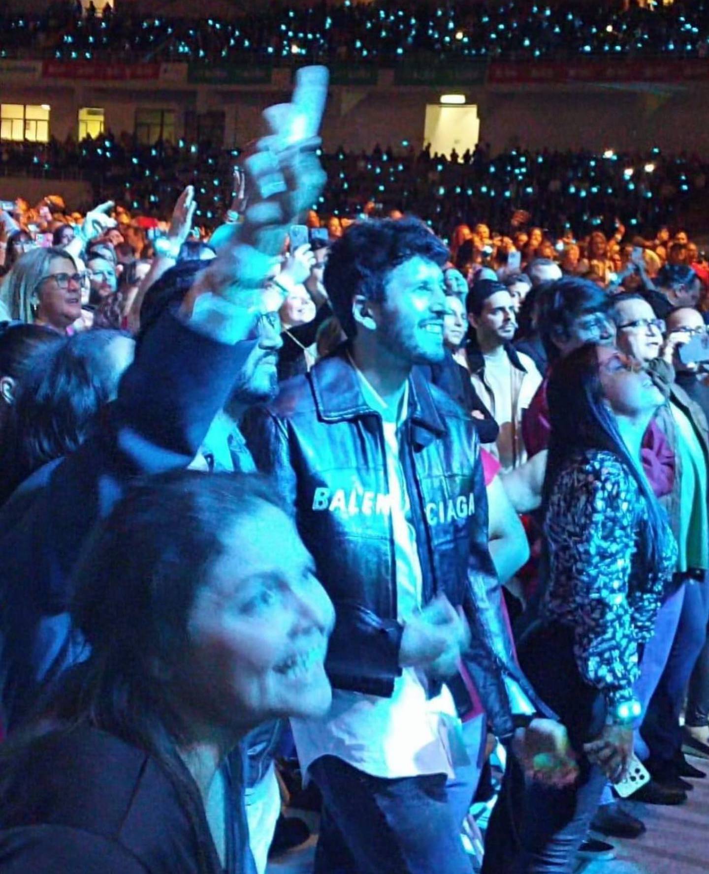 Esta fotografía de Yatra en el concierto fue subida por un club de fans de Luis Miguel. Foto: Instagram
