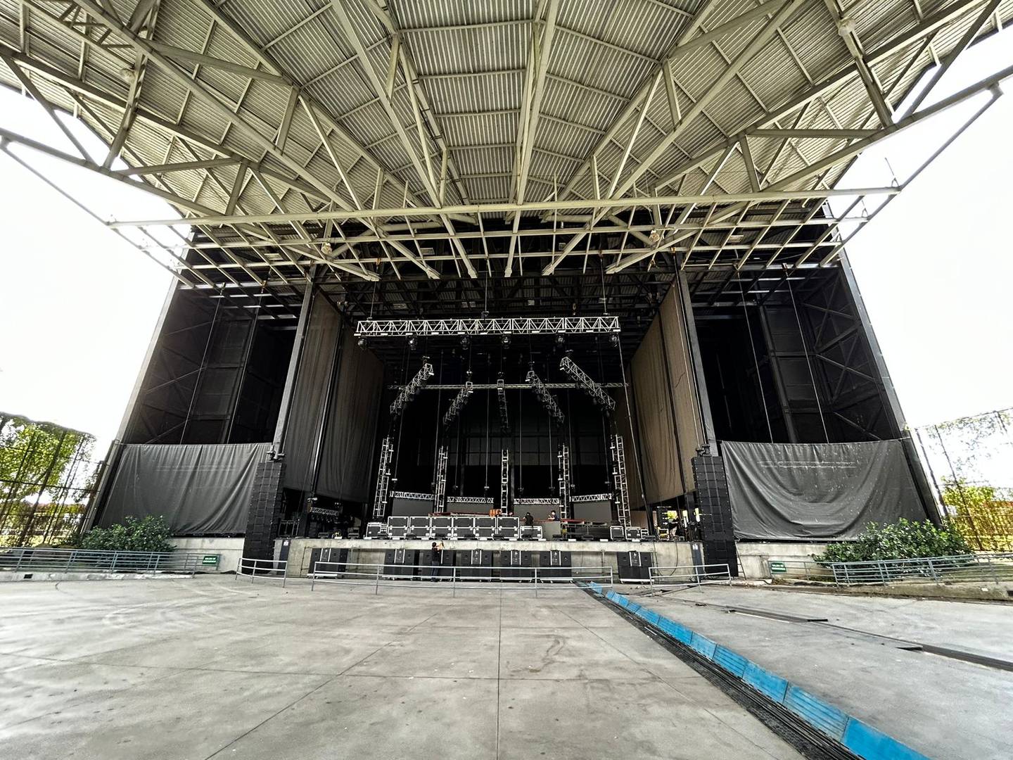 Este es el escenario en el que CNCO se presentará el jueves, en su último concierto en Costa Rica. Cortesía.