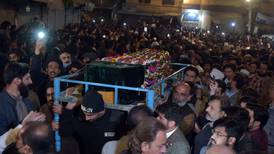 Al menos 56 muertos en un atentado del grupo Estado Islámico contra mezquita en Pakistán