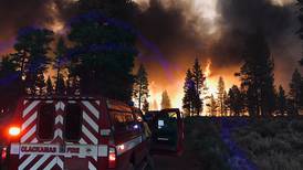 Gran incendio forestal se expande en EE. UU. y obliga a nuevas evacuaciones