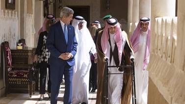 John Kerry se reúne con las monarquías del Golfo para abordar situación de Irán