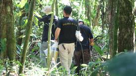 Policías encuentran huesos humanos enterrados en finca en Pococí