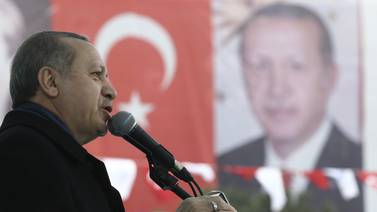 Holanda impide asistencia del canciller de Turquía a mitin en apoyo a referendo
