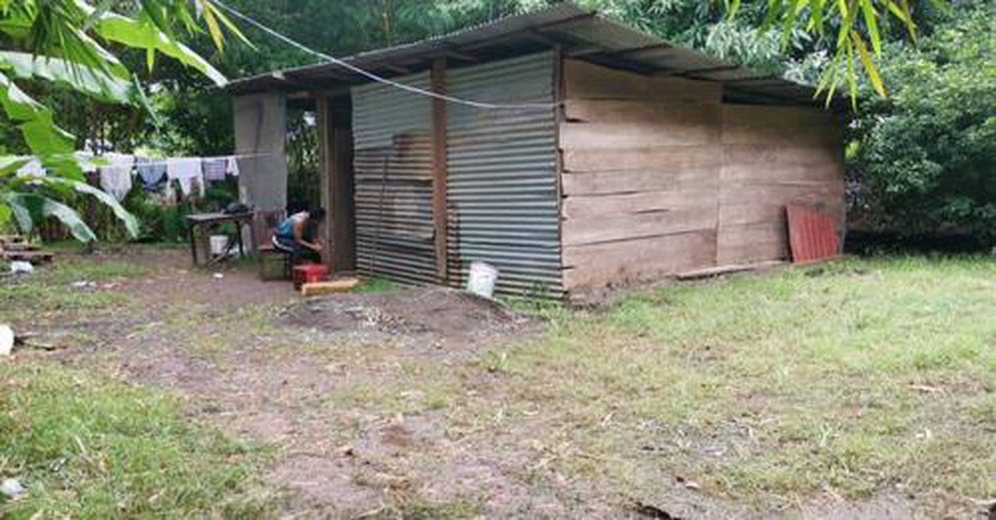 Solo ocho días después de haber ocupado esta casa, cinco de las seis personas que estaban en ella al momento del ataque, quedaron sin vida en el lugar. Foto: Cortesía de Guana/Noticias.
