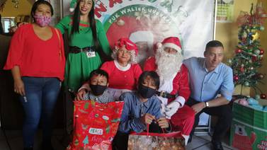 400 niños recibieron sorpresa navideña gracias a dueño de soda en Cartago