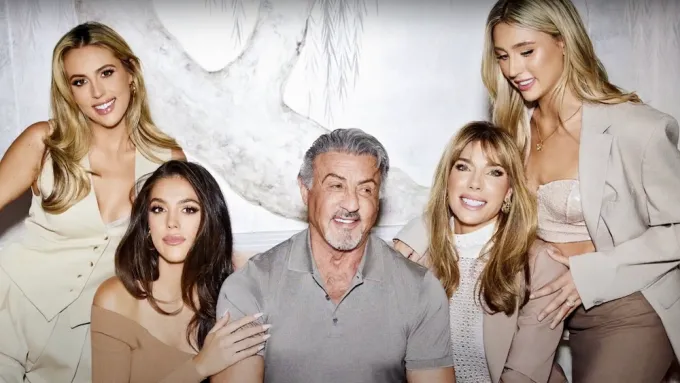 Sylvester Stallone estrenó el 17 de mayo un reality show centrado en su vida familiar.