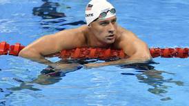 Nadador Ryan Lochte inventó historia sobre asalto en Río, afirma funcionario de la policía 