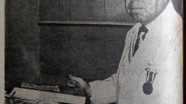 Hoy hace 50 años: Médicos condecoraron al Dr. Carlos Sáenz, cuyo nombre lleva el Hospital de Niños