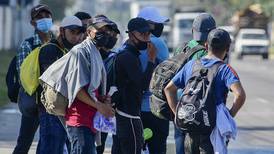 Al menos 300 hondureños parten en caravana hacia EE. UU. pese a operativo para impedir su paso