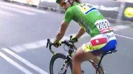 Expulsan de la Vuelta a España al motorizado que arrolló al eslovaco Peter Sagan