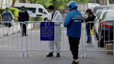 Megaciudad china cancela vuelos y realiza test masivos tras caso de covid-19