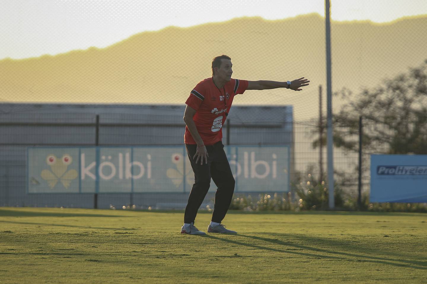 Alexandre Guimaraes dirigió su primer entrenamiento como entrenador de Alajuelense en el Centro de Alto Rendimiento. Foto: Prensa Alajuelense