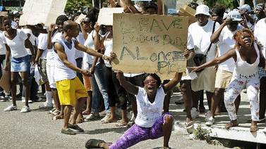Arrecia asalto contra bastión de narco jamaiquino,  al menos 44 muertos