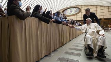 Papa Francisco cancela viajes por dolor de rodilla