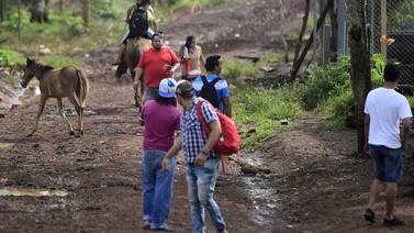 La trocha se convierte en ruta de escape de nicaragüenses que huyen de la violencia