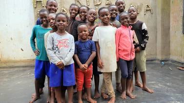 De un refugio de huérfanos al estrellato en YouTube: La historia de los niños de Uganda que conquistan internet
