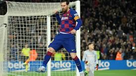 El VAR y Lionel Messi permiten al Barcelona colocarse líder provisional
