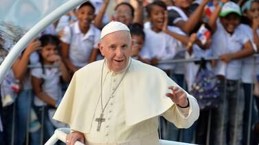 Papa Francisco cantó cumpleaños feliz a una viejita en Panamá