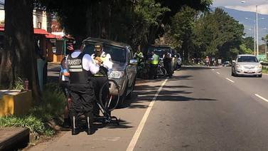 Policía de Tránsito decomisa bicicletas en autopista San José-Cartago