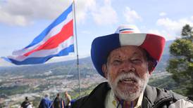 Herencia patriótica: Tradicional izado de bandera en Tres Ríos cumple 60 años 