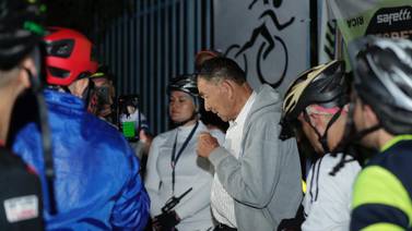 Grupo de ciclistas hace vigilia contra liberación de chofer que mató a deportista