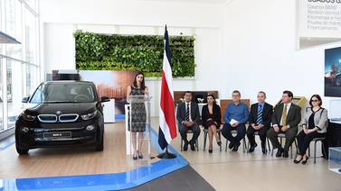BMW inauguró la primera electrolinera pública