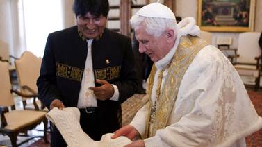 Presidente boliviano Evo Morales insta al Papa a abolir el celibato