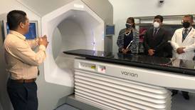 Enfermos con cáncer de próstata estrenan equipo de radioterapia en Hospital México