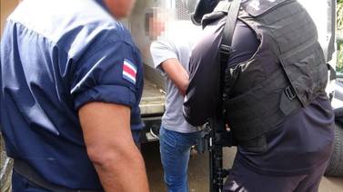 Madre y dos hijos detenidos por vender drogas en Naranjo de Alajuela