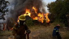 Griegos de cinco pueblos del Peloponeso evacuados por incendios