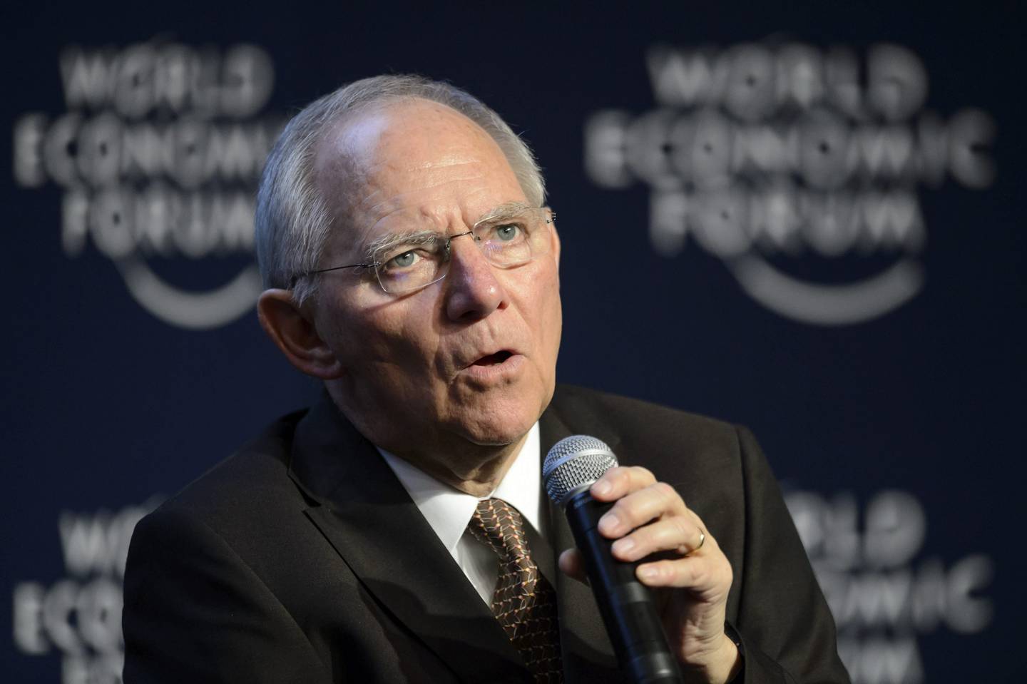 El ministro de Finanzas alemán, Wolfgang Schäuble, interviene en la tercera jornada del Foro Económico de Davos (Suiza), hoy, viernes 24 de enero de 2014.