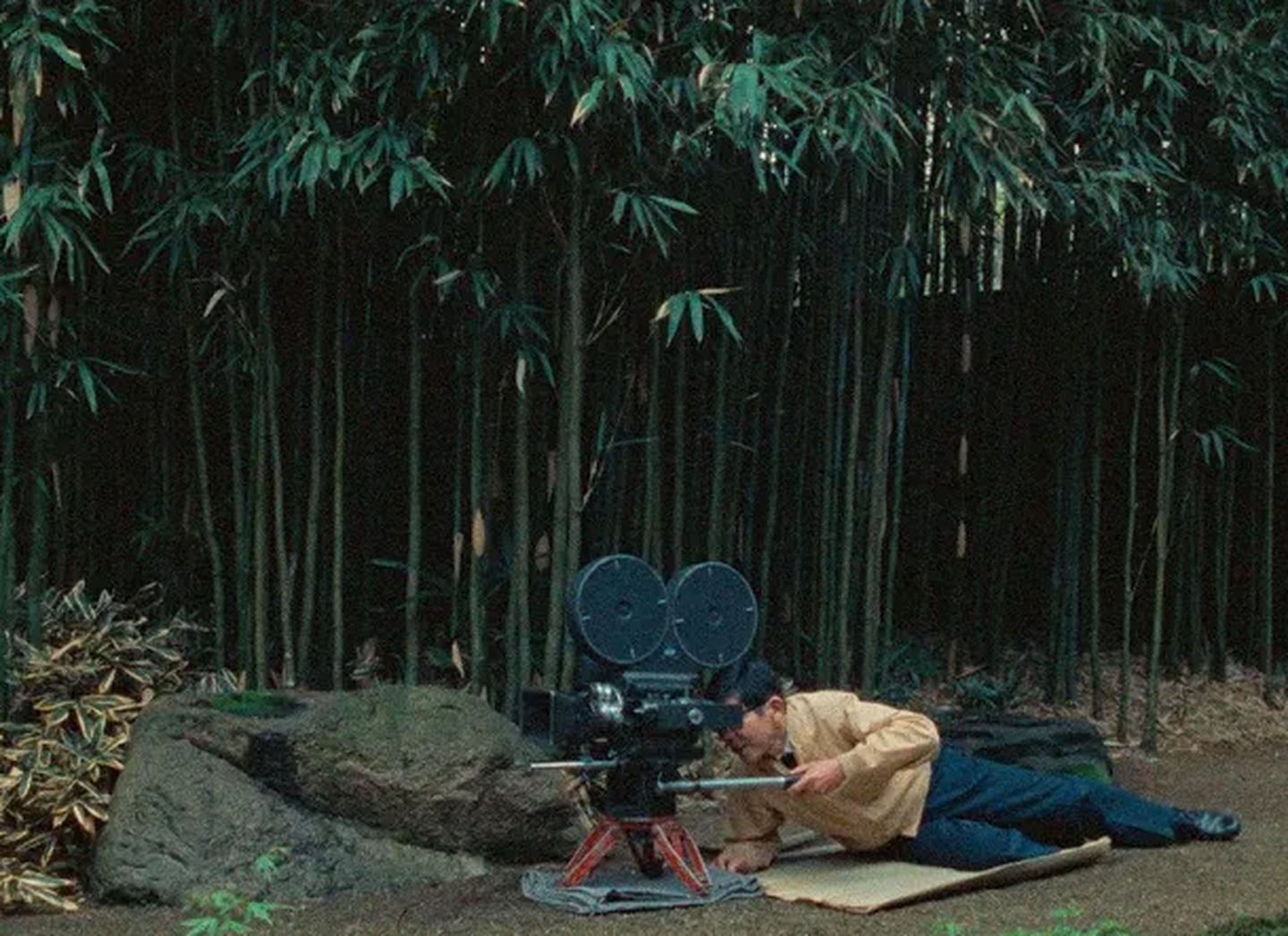 Fotograma de 'Tokyo-Ga', documental de 1985 sobre Yasujiro Ozu, dirigido por Wim Wenders, donde el alemán contrasta la belleza trascendental de las películas de Ozu con el frenético Japón moderno.