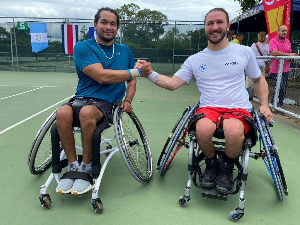 Steven Enríquez y José Pablo Gil se coronaron campeones centroamericanos en la modalidad de dobles.  Fotografía: Olman Mora