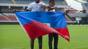 Cerca de 70 haitianos apoyarán a su selección en las graderías del Estadio Nacional 
