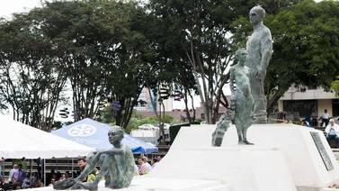 Monumento de don Pepe regresó a la plaza de la Democracia