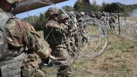 Ejército de Estados Unidos instala cables de protección en la frontera con México