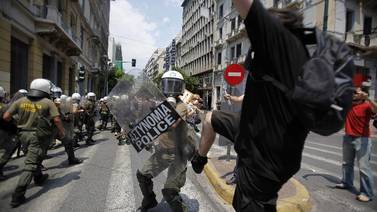 Enfrentamientos en centro de Atenas durante huelga dejan heridos