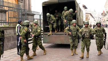 Ecuador sumido en el pánico por violenta arremetida del narco