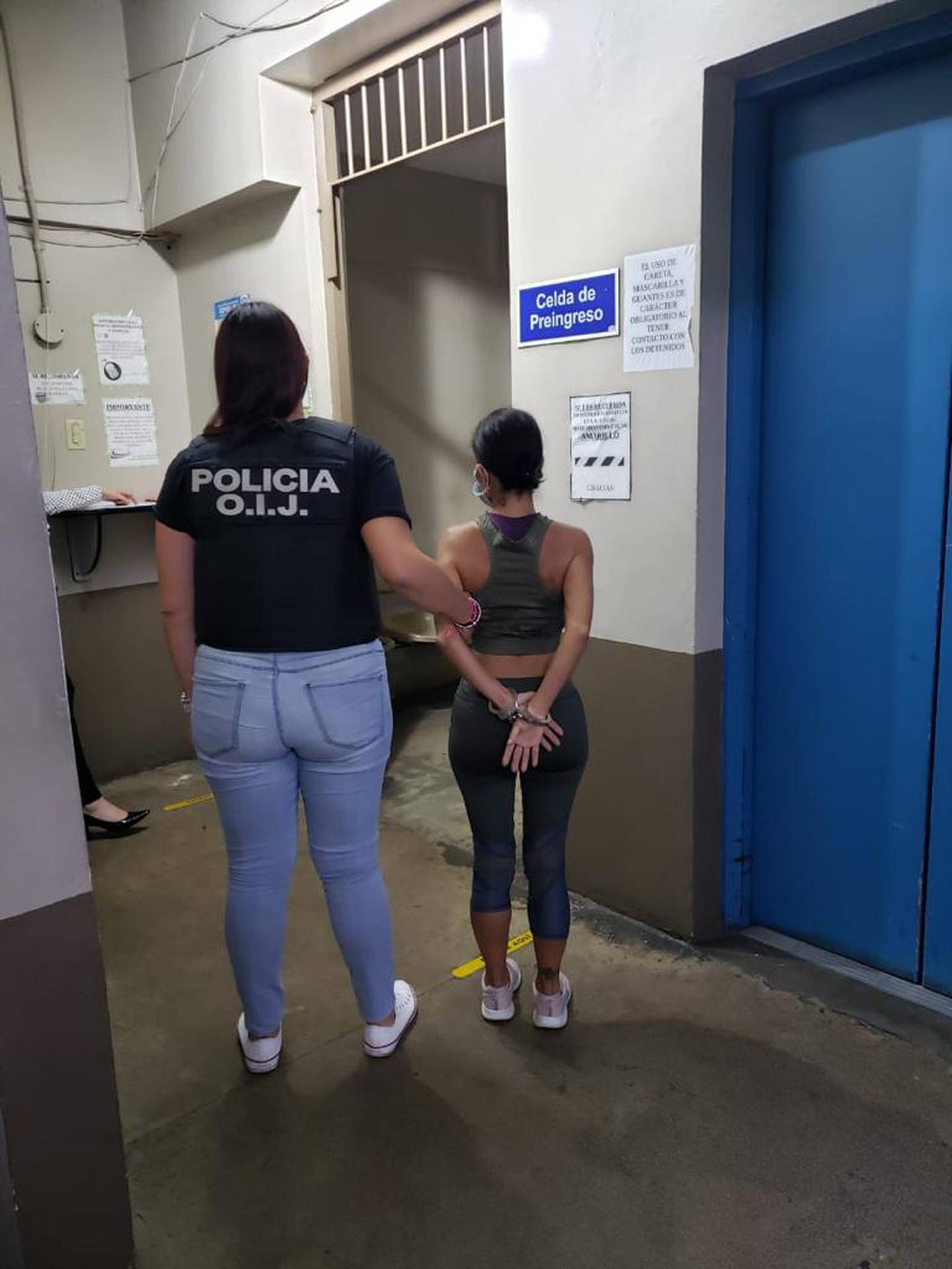 La mujer, de 45 años, quedó a la orden del Tribunal Penal de San José, para coordinar con las autoridades de Colombia su traslado hasta ese país. Foto: Cortesía OIJ.