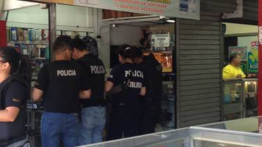 Policías allanan 30 compra ventas en el centro de San José  